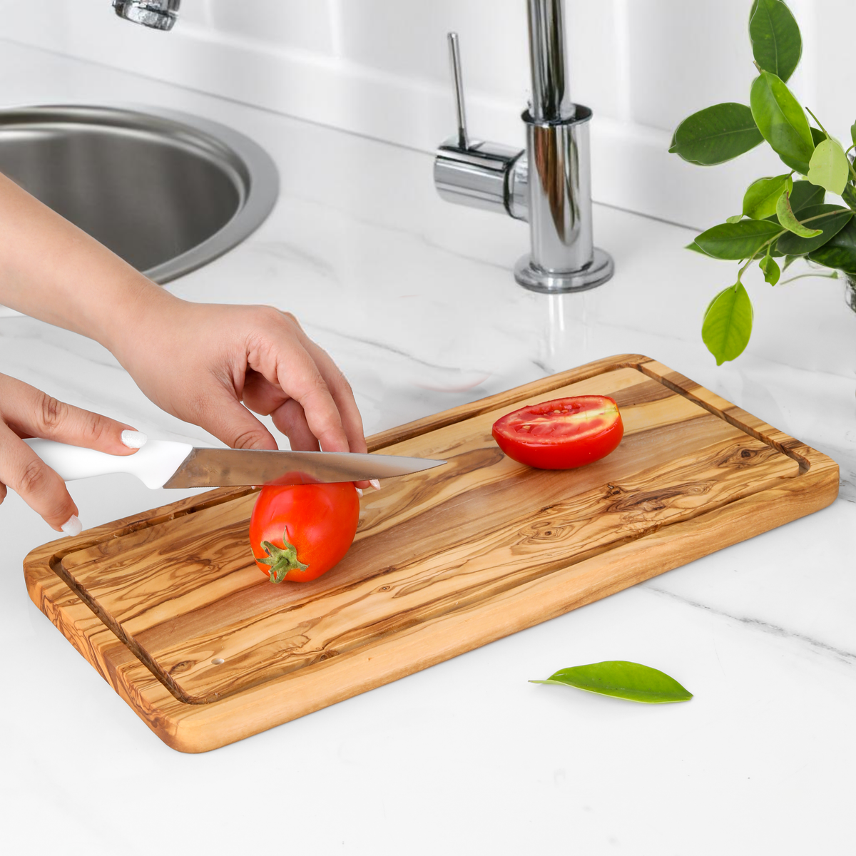 Planche à découper en bois d'olivier fait main - Rectangulaire avec rainure: 17,71 pouces (45 cm)