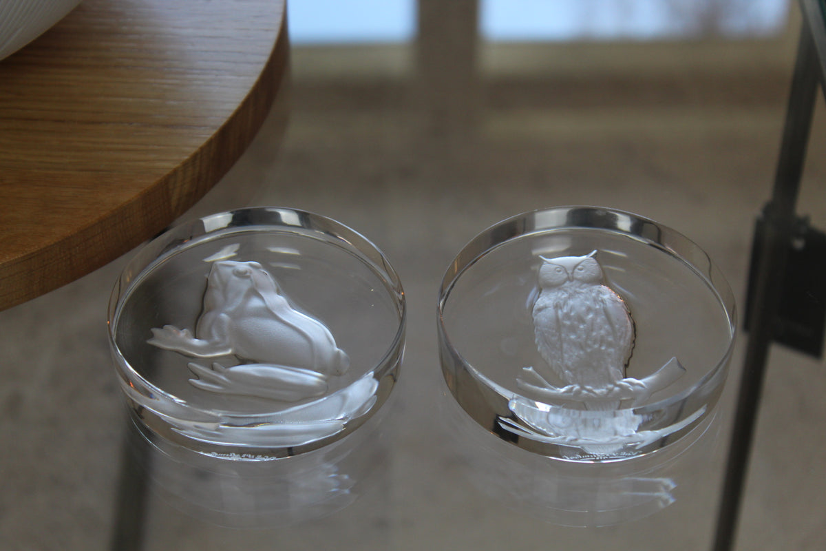 Frog engraved paperweight, Val Saint Lambert