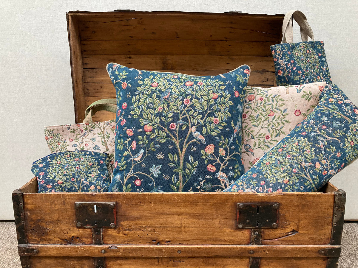 Housse de Coussin Long 25x88cm, Kelmscott Tree Fond Beige, ART DE LYS